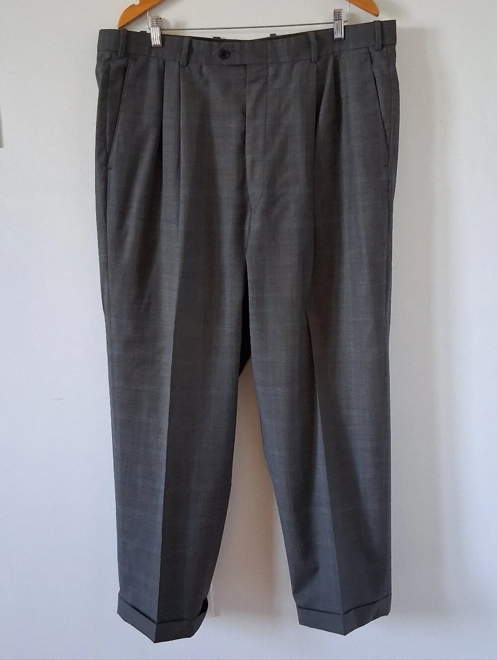 Perlis New Orleans Mens Suit 46T Gray Plaid Wool Two Button Canada Vintage